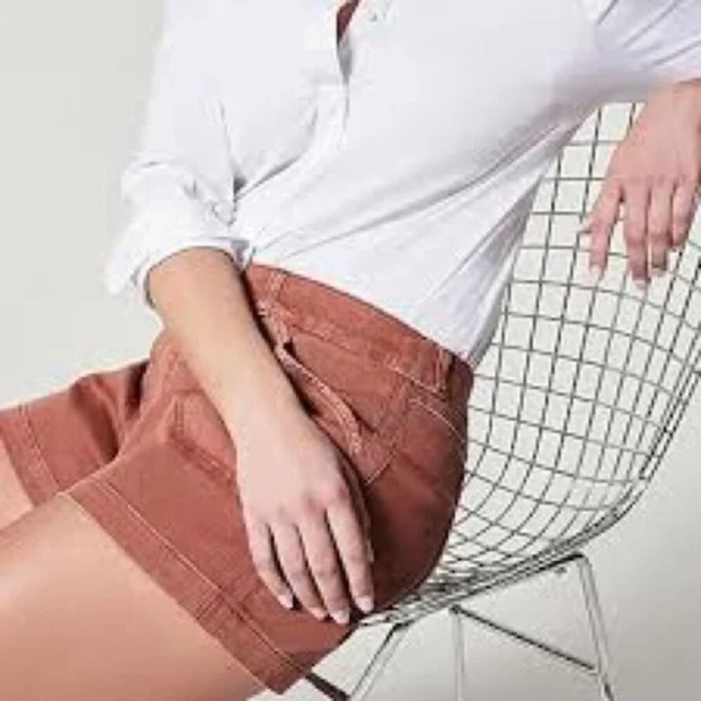 Tommy Hilfiger size 8, brown short shorts. Hook and clasp style, summer, beach